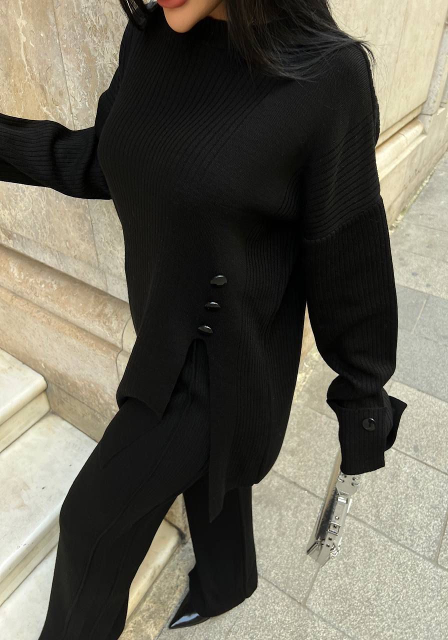 Ensemble noir ample avec ourlet contrastant