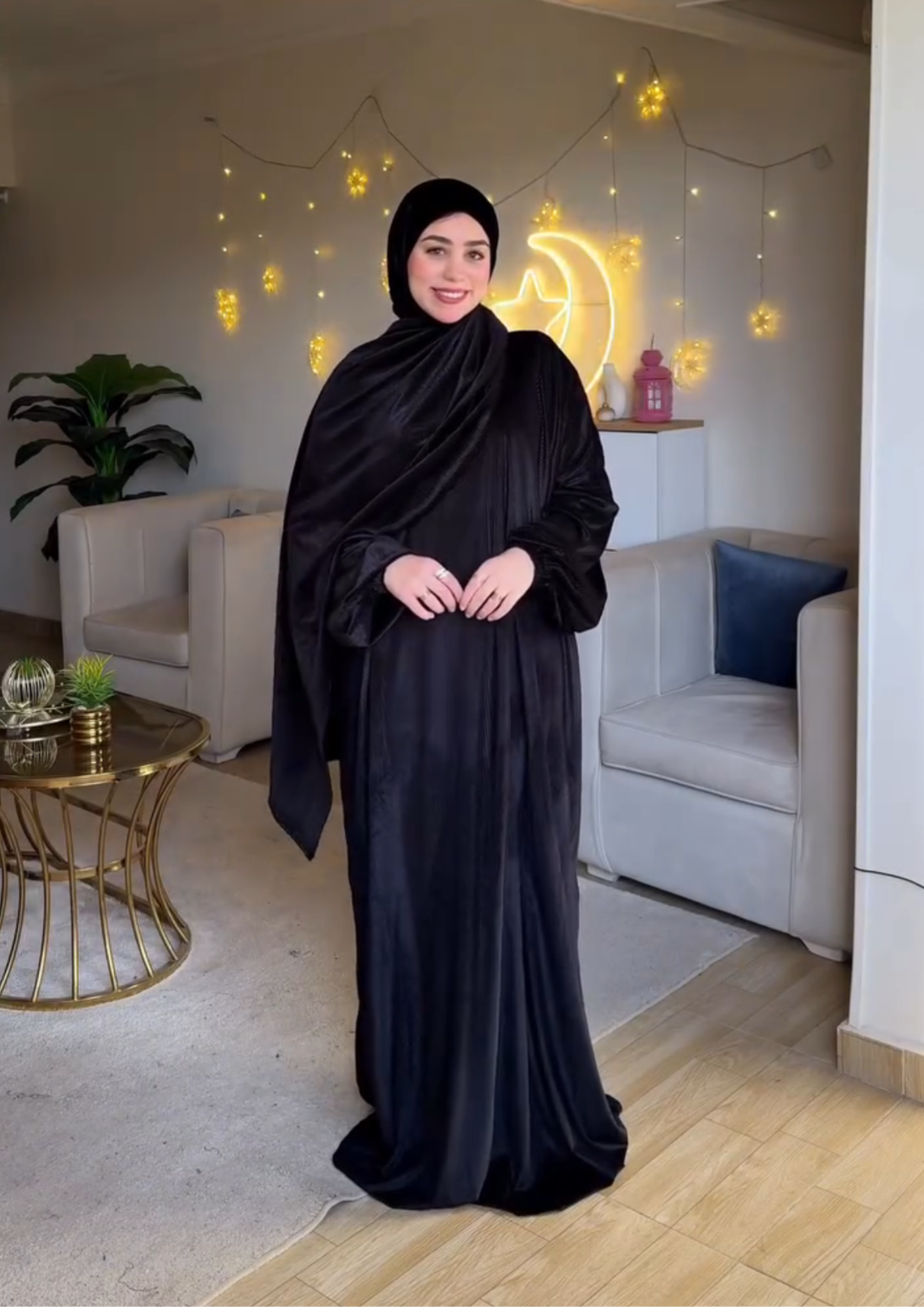 عباية "ملكة الفخامة" من القطيفة الناعمة – تشكيلة المناسبات الراقية