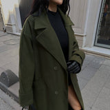 Manteau long en cachemire à ceinture et détails aux poignets