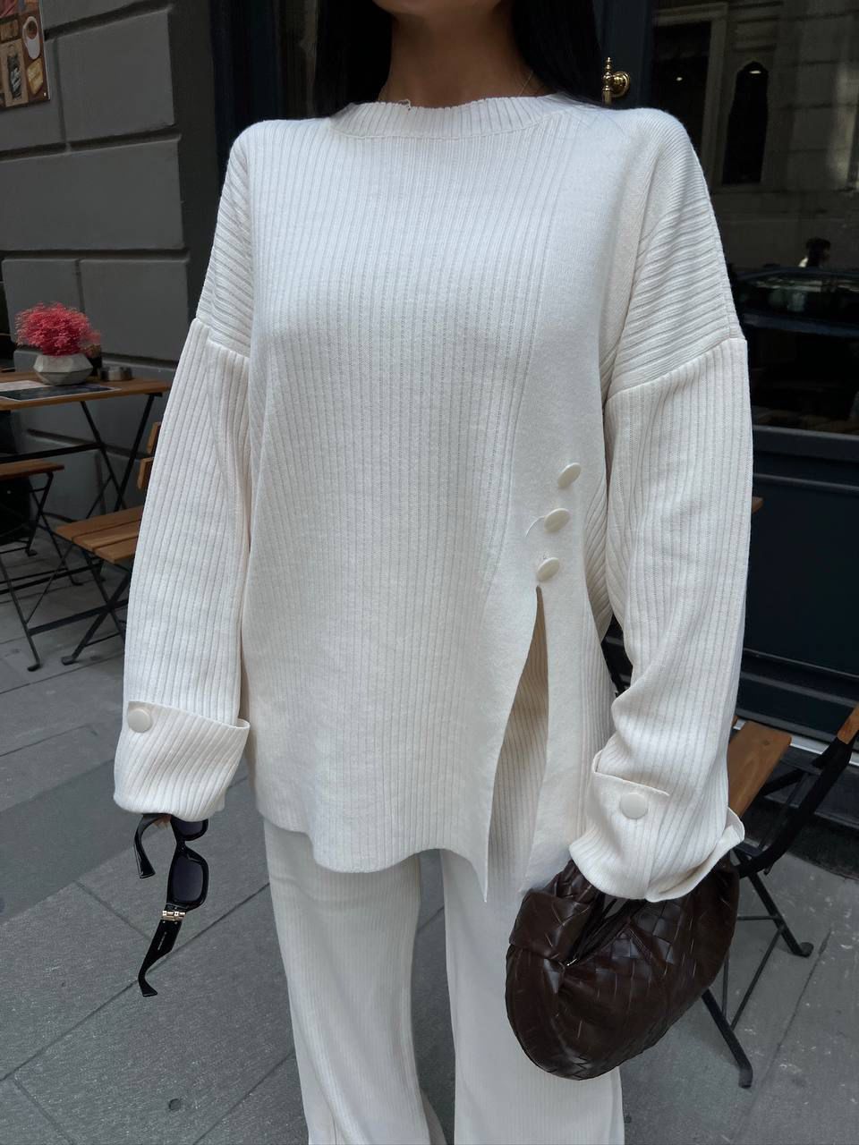 Ensemble noir ample avec ourlet contrastant