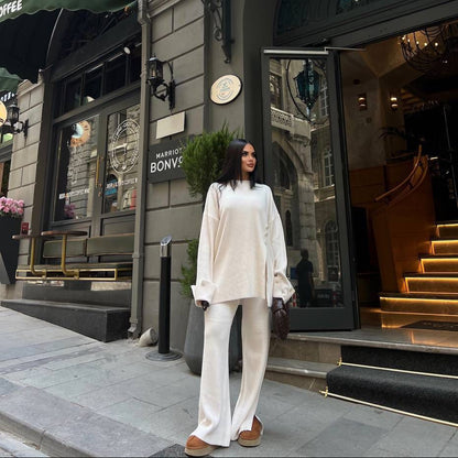 Ensemble noir ample avec ourlet contrastant