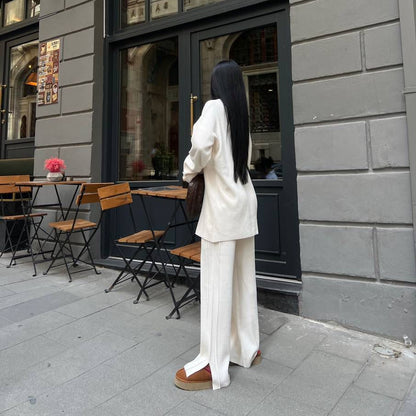 Ensemble noir ample avec ourlet contrastant